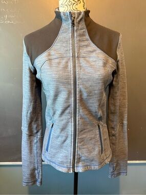 LULULEMON FORME JACKET IN SLUB DENIM BLUE/BLACK
